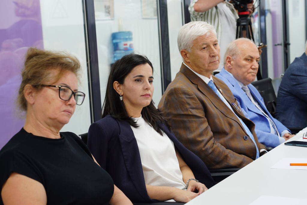 Bxdn1OaIW5I.jpg Bxdn1OaIW5I.jpg