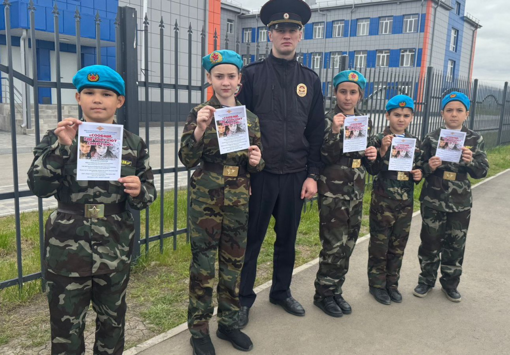 В Чегемском районе полицейские и общественники проводят профилактические встречи со школьниками (1).jpg