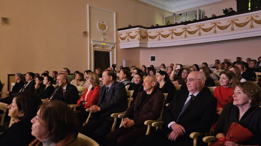 photo_5312094854428955554_y.jpeg photo_5312094854428955554_y.jpeg