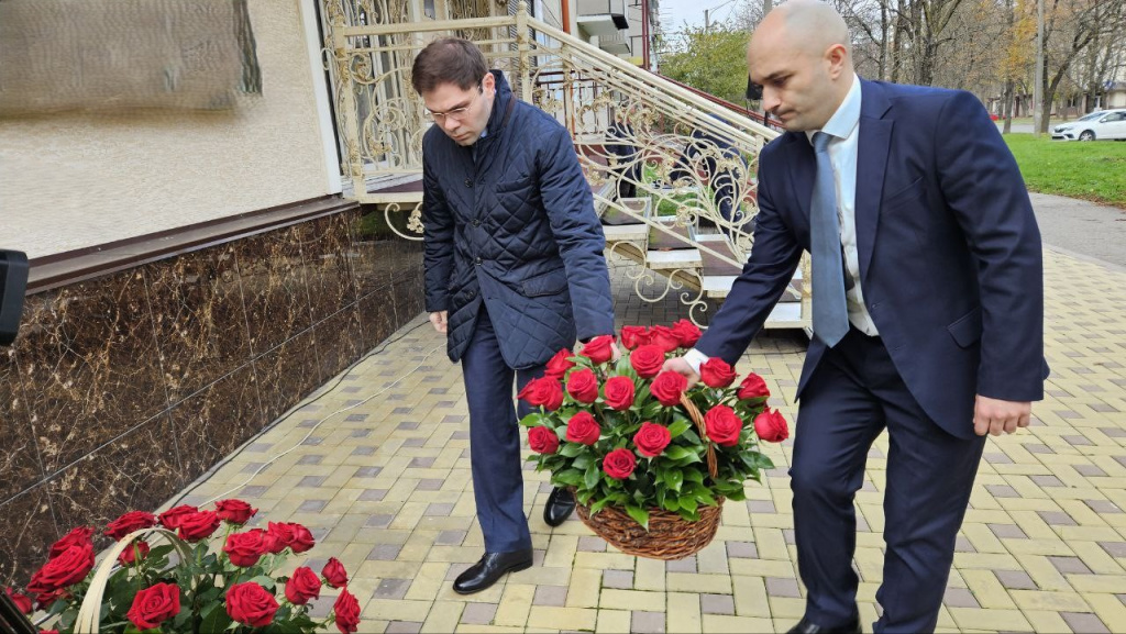 photo_5463135496877243973_y.jpg photo_5463135496877243973_y.jpg