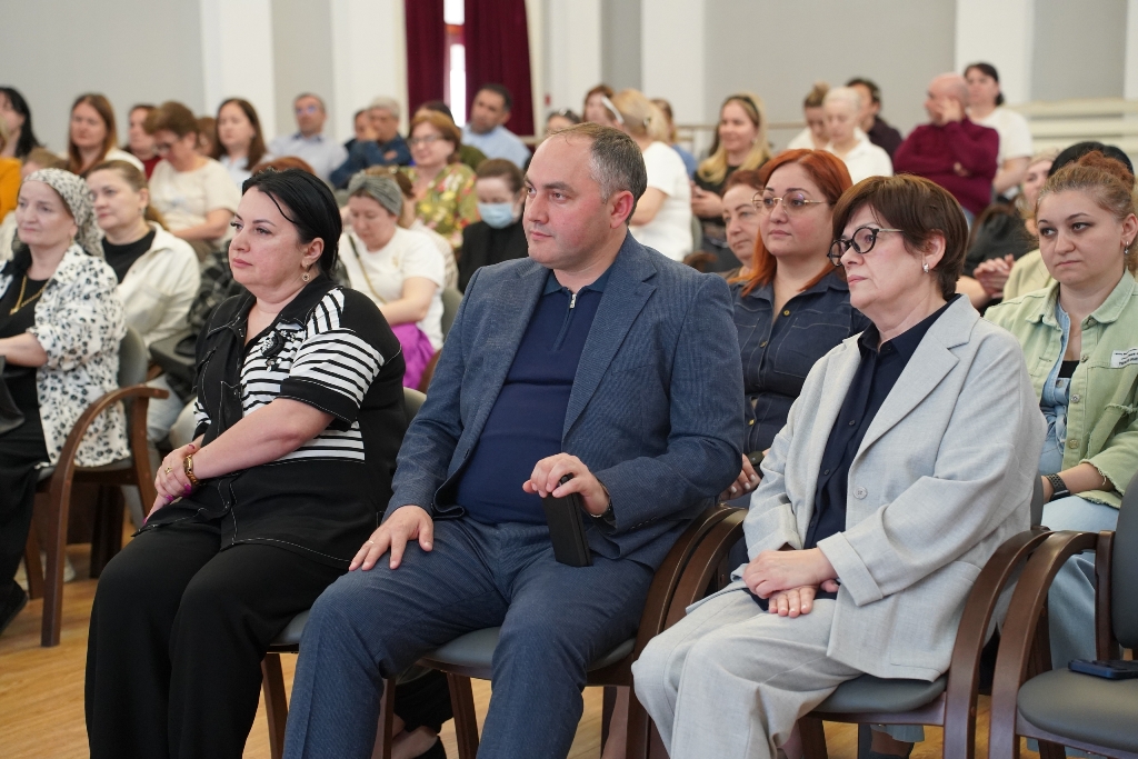 В медицинском колледже в Кабардино-Балкарии состоялась масштабная встреча с родительской общественностью (2).jpg В медицинском колледже в Кабардино-Балкарии состоялась масштабная встреча с родительской общественностью (2).jpg