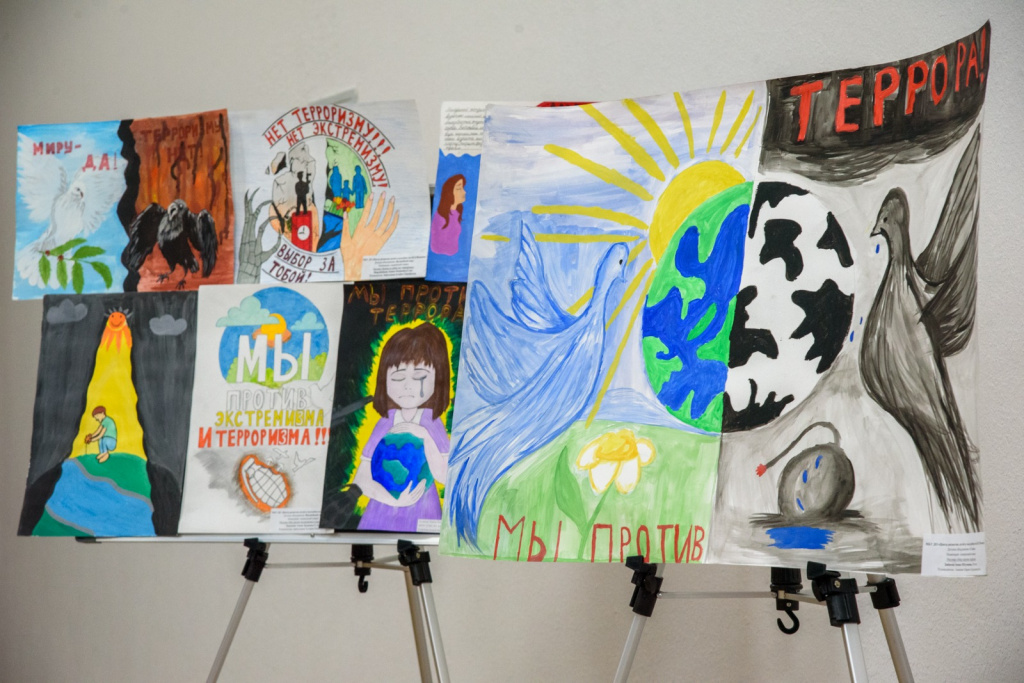 В Эльбрусском районе подвели итоги конкурса «Молодежь Эльбрусского района - против террора» (10).jpg В Эльбрусском районе подвели итоги конкурса «Молодежь Эльбрусского района - против террора» (10).jpg