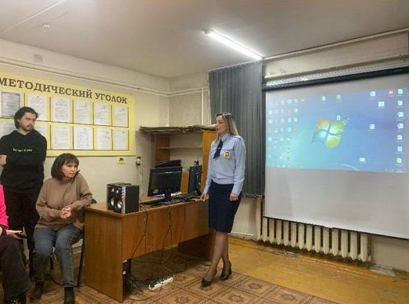 В 11 образовательных учреждениях Майского района полицейские провели профилактические антинаркотические беседы (3).jpg