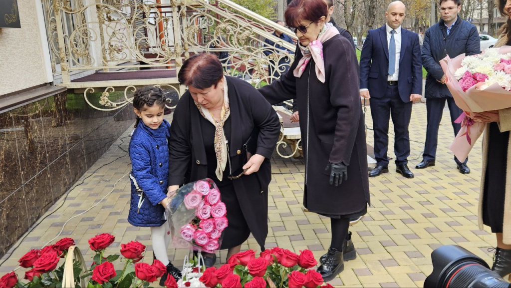 photo_5463135496877243972_y.jpg photo_5463135496877243972_y.jpg