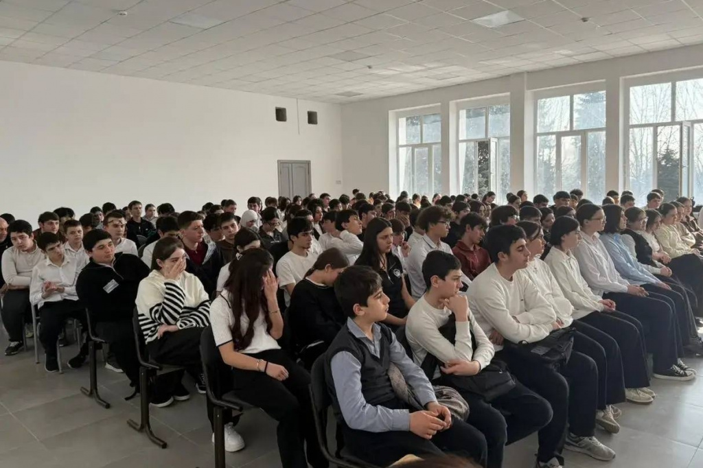 В Прохладненском районе полицейские провели масштабные профилактические встречи со школьниками (3).jpeg