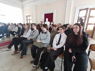 Школьникам рассказали о миссии и ценностях России