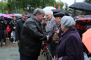 В Нальчике состоялось торжественное возложение цветов к мемориалу "Вечный огонь Славы"