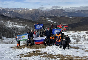 Памятная доска на перевале Шаухуна