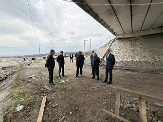 Казбек Коков проинспектировал ремонт моста на реке Урух