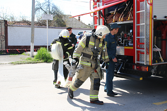 Сотрудники Росгвардии и МЧС провели совместные пожарно-тактические занятия
