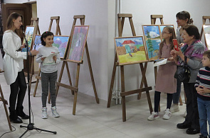 В Нальчике открылась выставка юных художников, посвященная 100-летию КБР