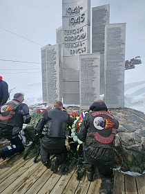 “Ночные волки” почтили память защитников Эльбруса