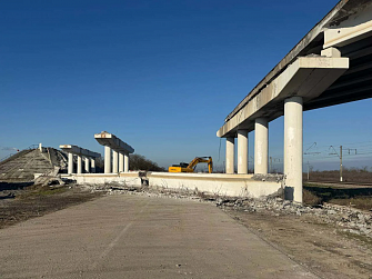 Продолжается капитальный ремонт путепровода на дороге в Ставропольский край