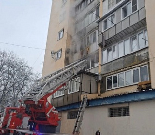 В Нальчике из горящей многоэтажки спасли 12 человек