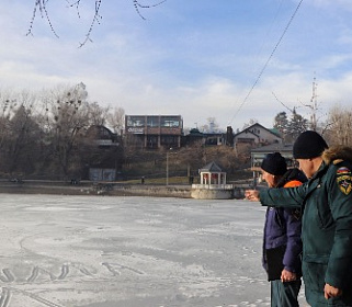 Сотрудники МЧС России осуществили патрулирование на озере «Трек» 