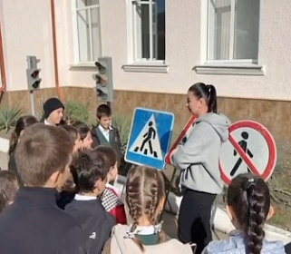 Уроки дорожной грамотности в школах Кенделена и Верхнего Куркужина